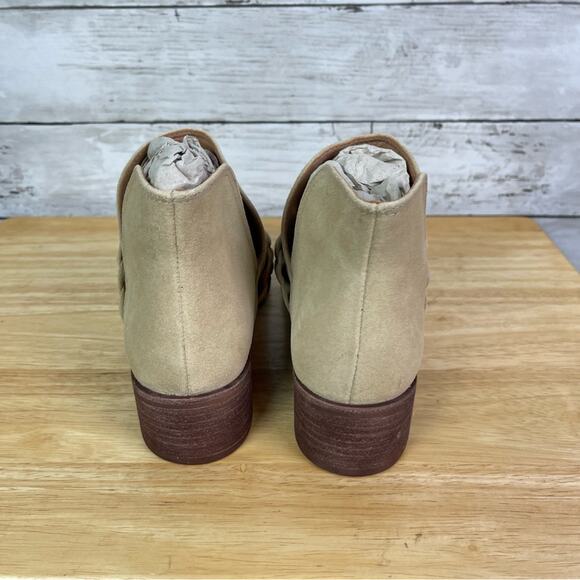 Kaanas Ra Almond Bootie Size 8 - Picture 4 of 5